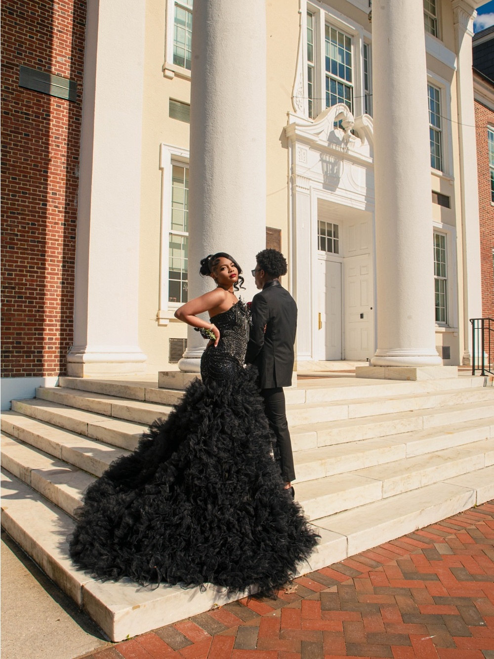 Elegant Black Feathered Mermaid Prom Dress with Beaded Bodice